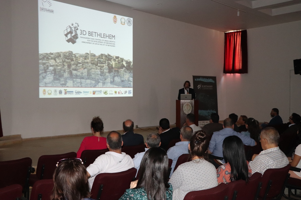 في إطار إتفاقية التوأمة بين بلديتي بيت لحم وبافيا الإيطالية ندوة تحت عنوان "بيت لحم ثلاثية الأبعاد" في مركز السلام/ بيت لحم