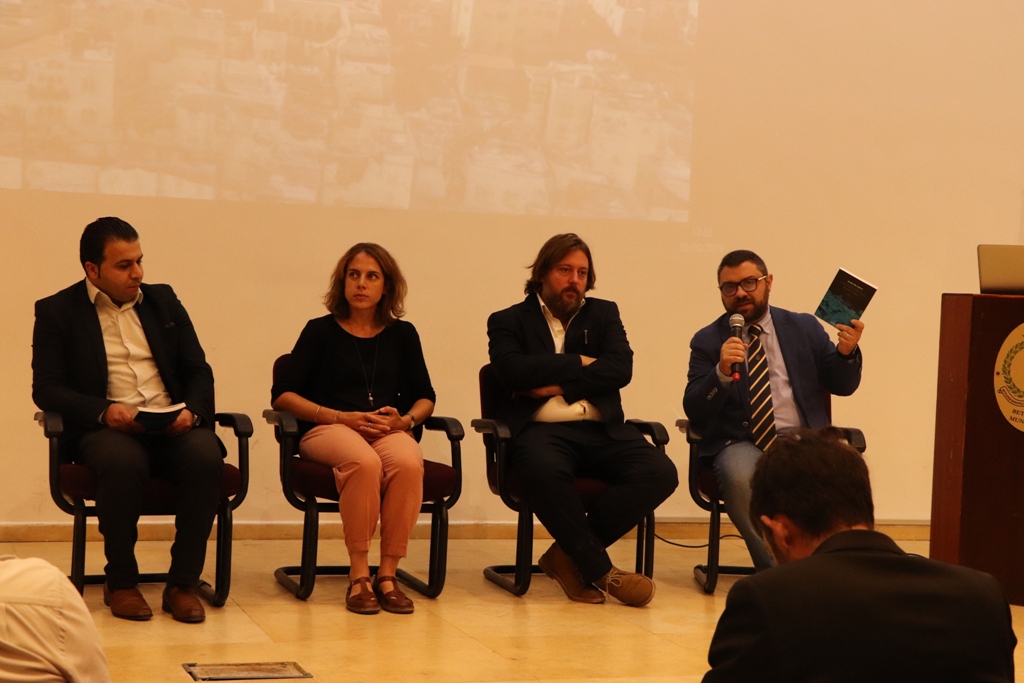 في إطار إتفاقية التوأمة بين بلديتي بيت لحم وبافيا الإيطالية ندوة تحت عنوان "بيت لحم ثلاثية الأبعاد" في مركز السلام/ بيت لحم