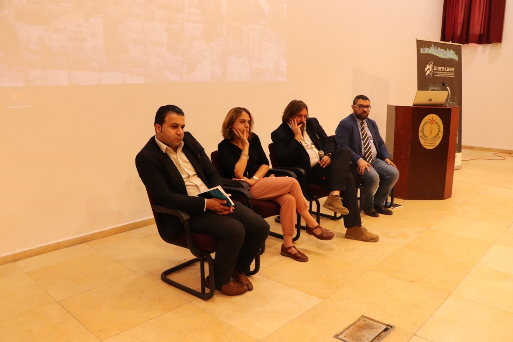 في إطار إتفاقية التوأمة بين بلديتي بيت لحم وبافيا الإيطالية ندوة تحت عنوان "بيت لحم ثلاثية الأبعاد" في مركز السلام/ بيت لحم