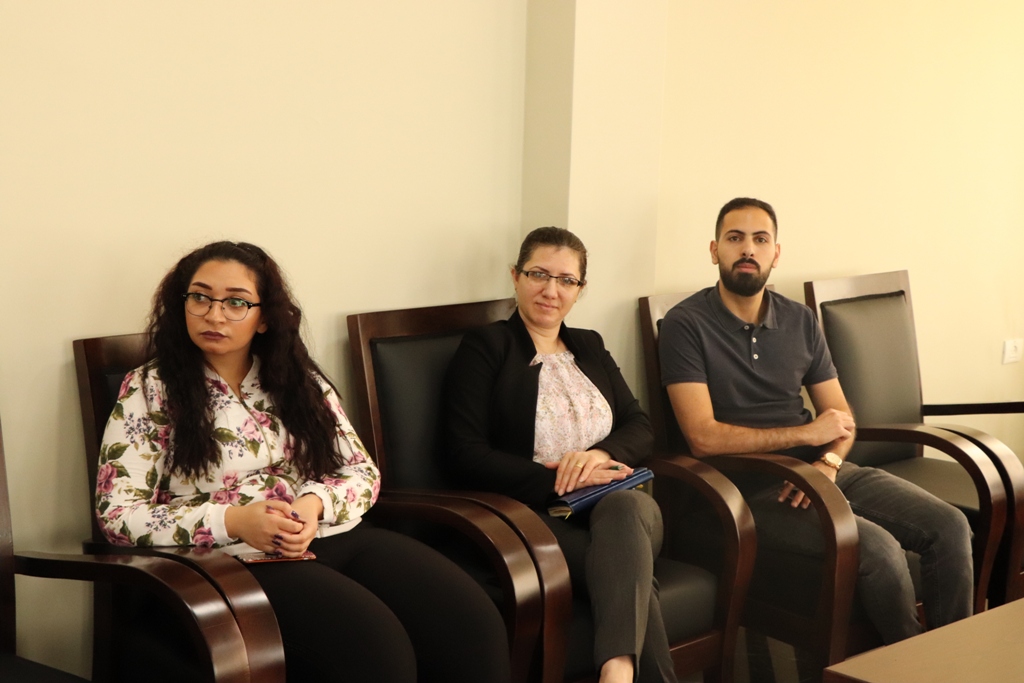 سلمان يستقبل وفداً فرنسياً من مدينة سانت هيربلين الفرنسية 