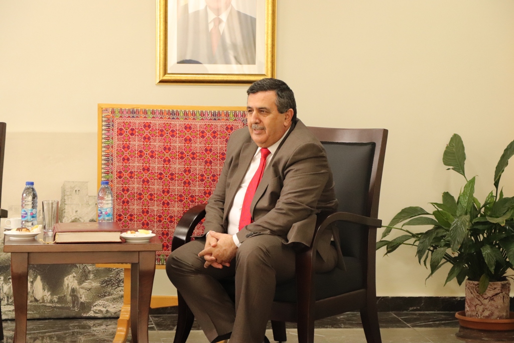 رئيس بلدية بيت لحم ونائب السفير الروسي في فلسطين يعرضان تفاصيل مشروع تأهيل شارع النجمة وتفرعاته على عدد من ممثلي المؤسسات الروسية الفلسطينية في فلسطين