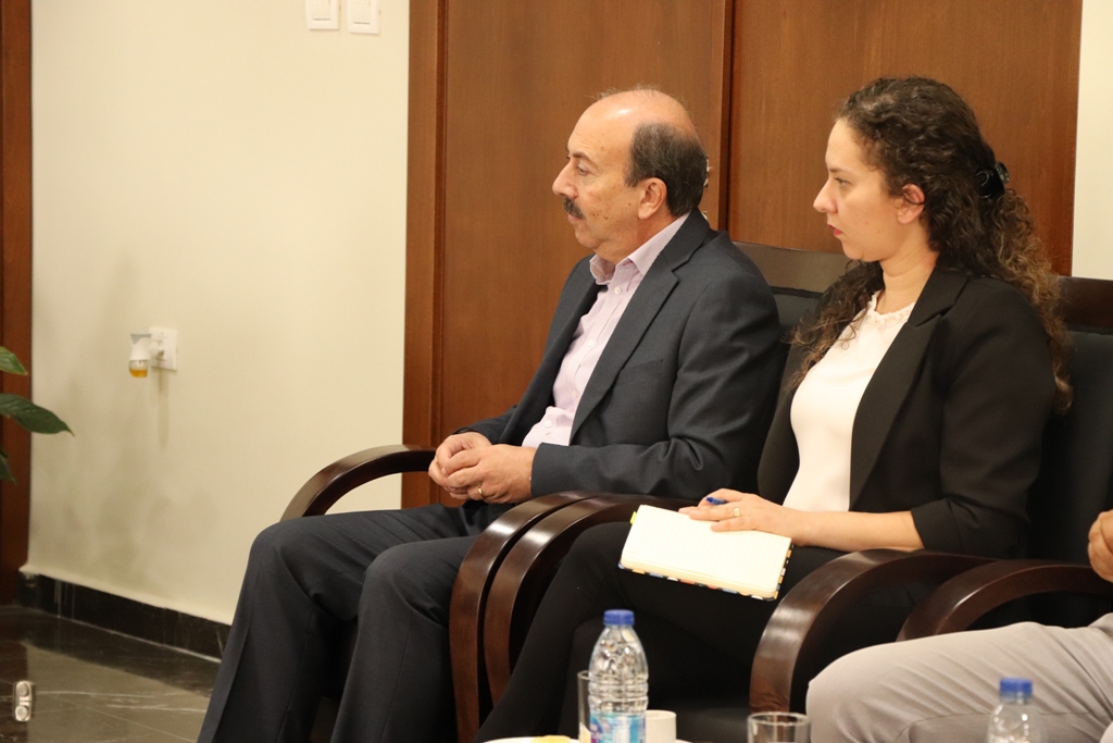 رئيس بلدية بيت لحم ونائب السفير الروسي في فلسطين يعرضان تفاصيل مشروع تأهيل شارع النجمة وتفرعاته على عدد من ممثلي المؤسسات الروسية الفلسطينية في فلسطين