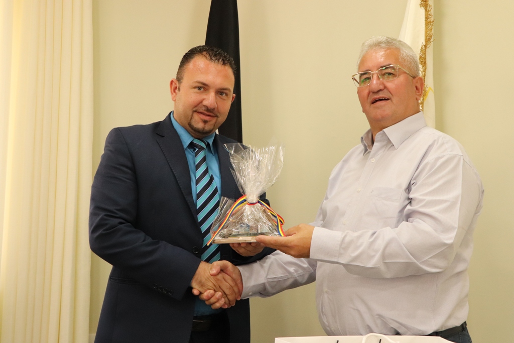 نائب رئيس بلدية بيت لحم يستقبل رئيس بلدية سوتشافا الرومانية ويبحثان سبل التعاون المشترك