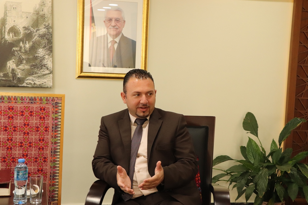 نائب رئيس بلدية بيت لحم يستقبل محافظ هينو في دار البلدية