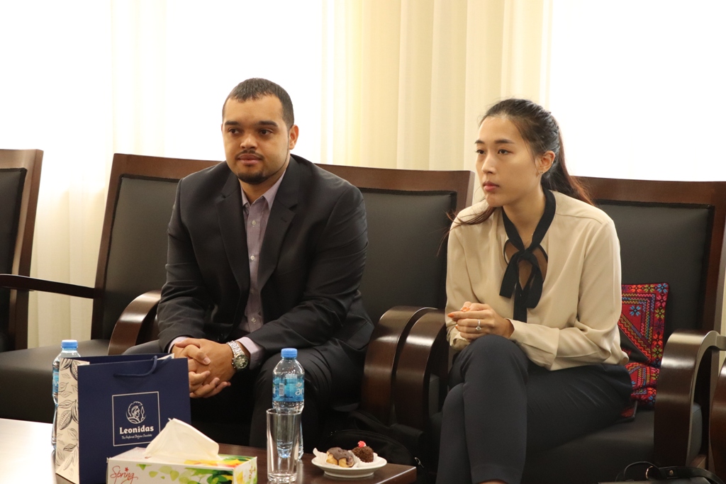 نائب رئيس بلدية بيت لحم يستقبل محافظ هينو في دار البلدية