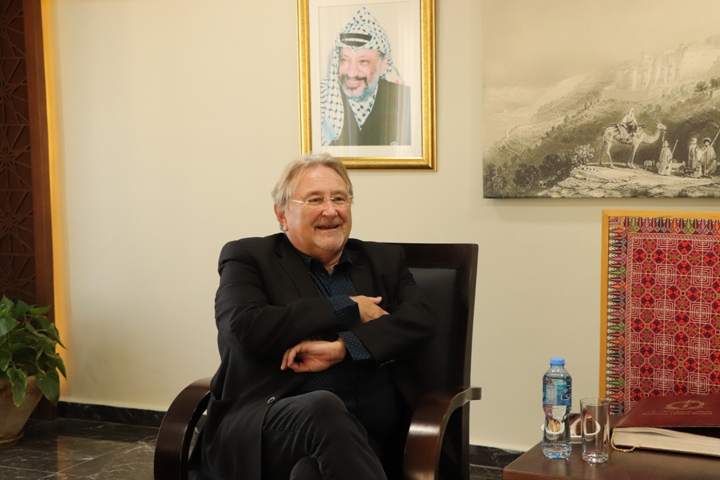 نائب رئيس بلدية بيت لحم يستقبل محافظ هينو في دار البلدية