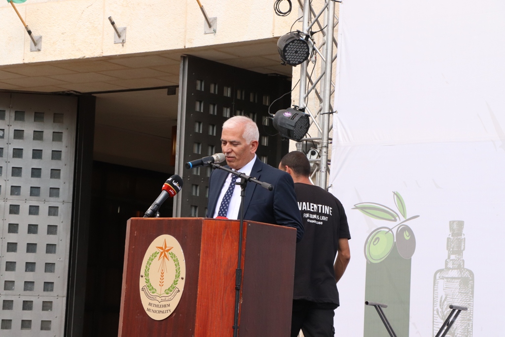 مهرجان قطف الزيتون السنوي التاسع عشر ينطلق من ساحة المهد في بيت لحم