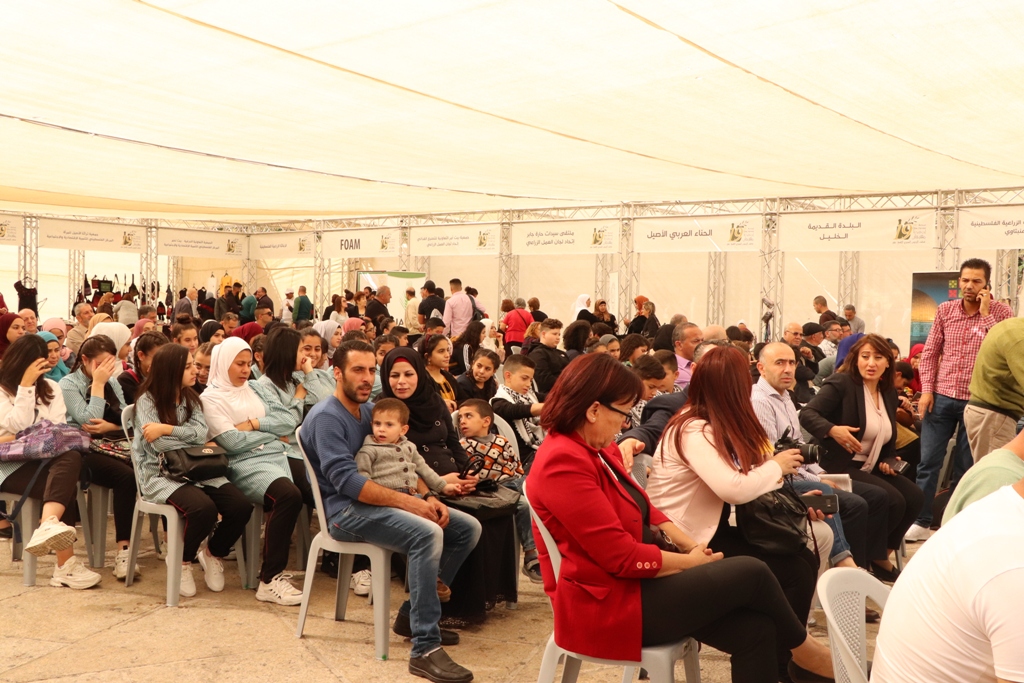 مهرجان قطف الزيتون السنوي التاسع عشر ينطلق من ساحة المهد في بيت لحم