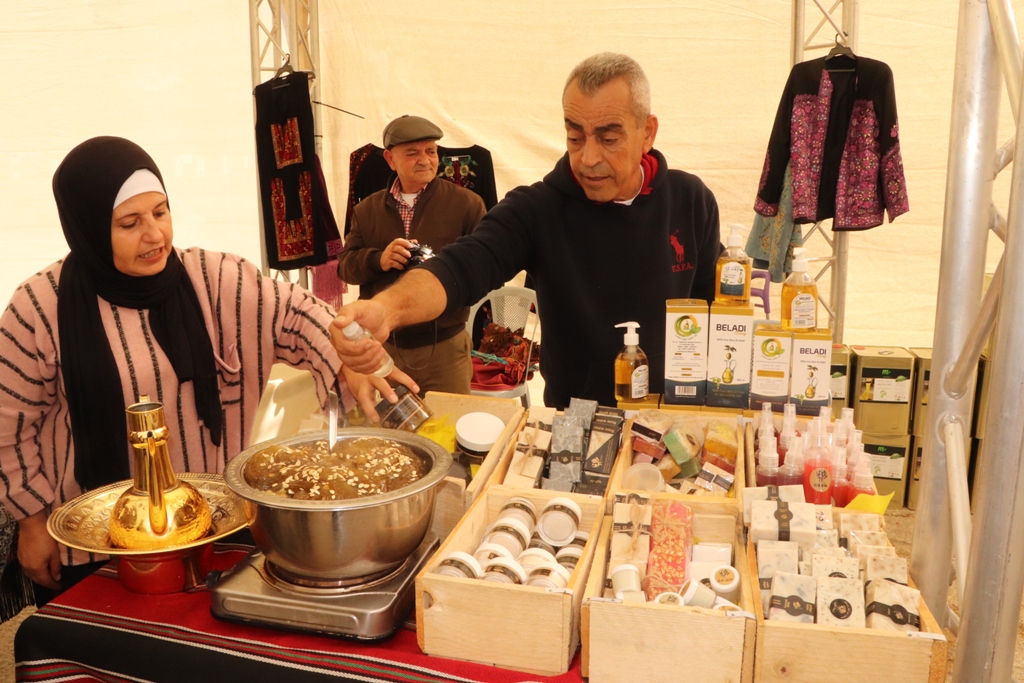 مهرجان قطف الزيتون السنوي التاسع عشر ينطلق من ساحة المهد في بيت لحم