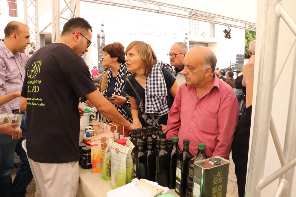 مهرجان قطف الزيتون السنوي التاسع عشر ينطلق من ساحة المهد في بيت لحم