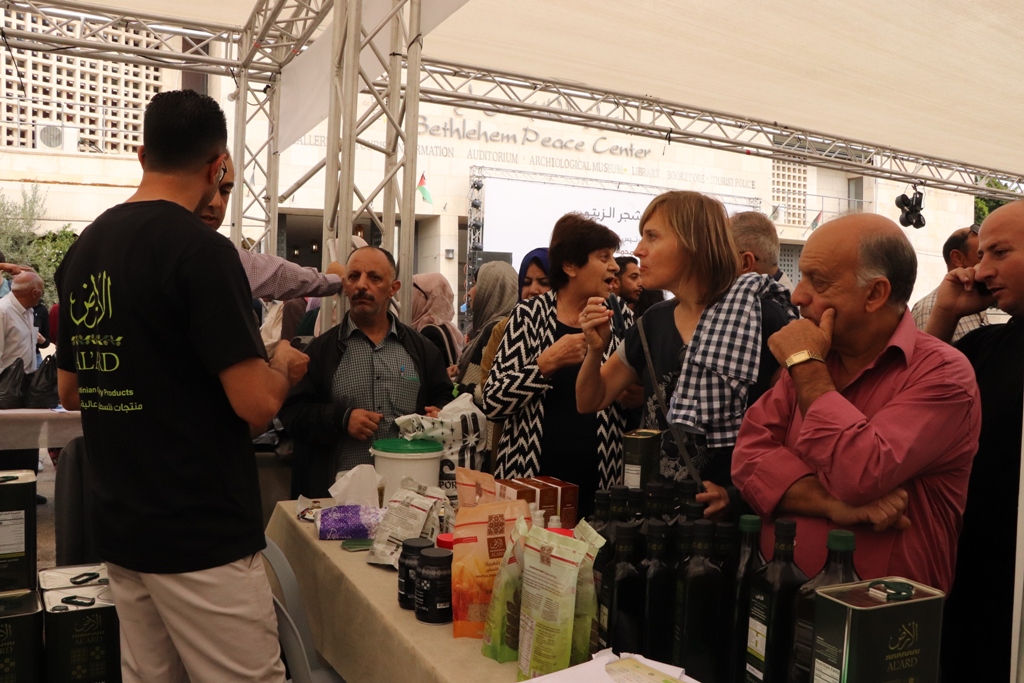 مهرجان قطف الزيتون السنوي التاسع عشر ينطلق من ساحة المهد في بيت لحم