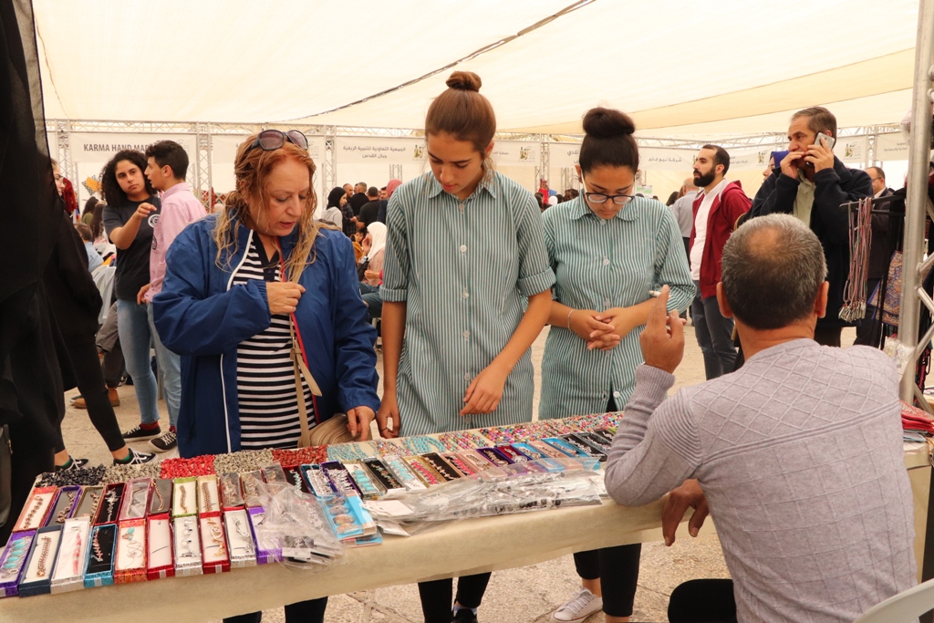 مهرجان قطف الزيتون السنوي التاسع عشر ينطلق من ساحة المهد في بيت لحم