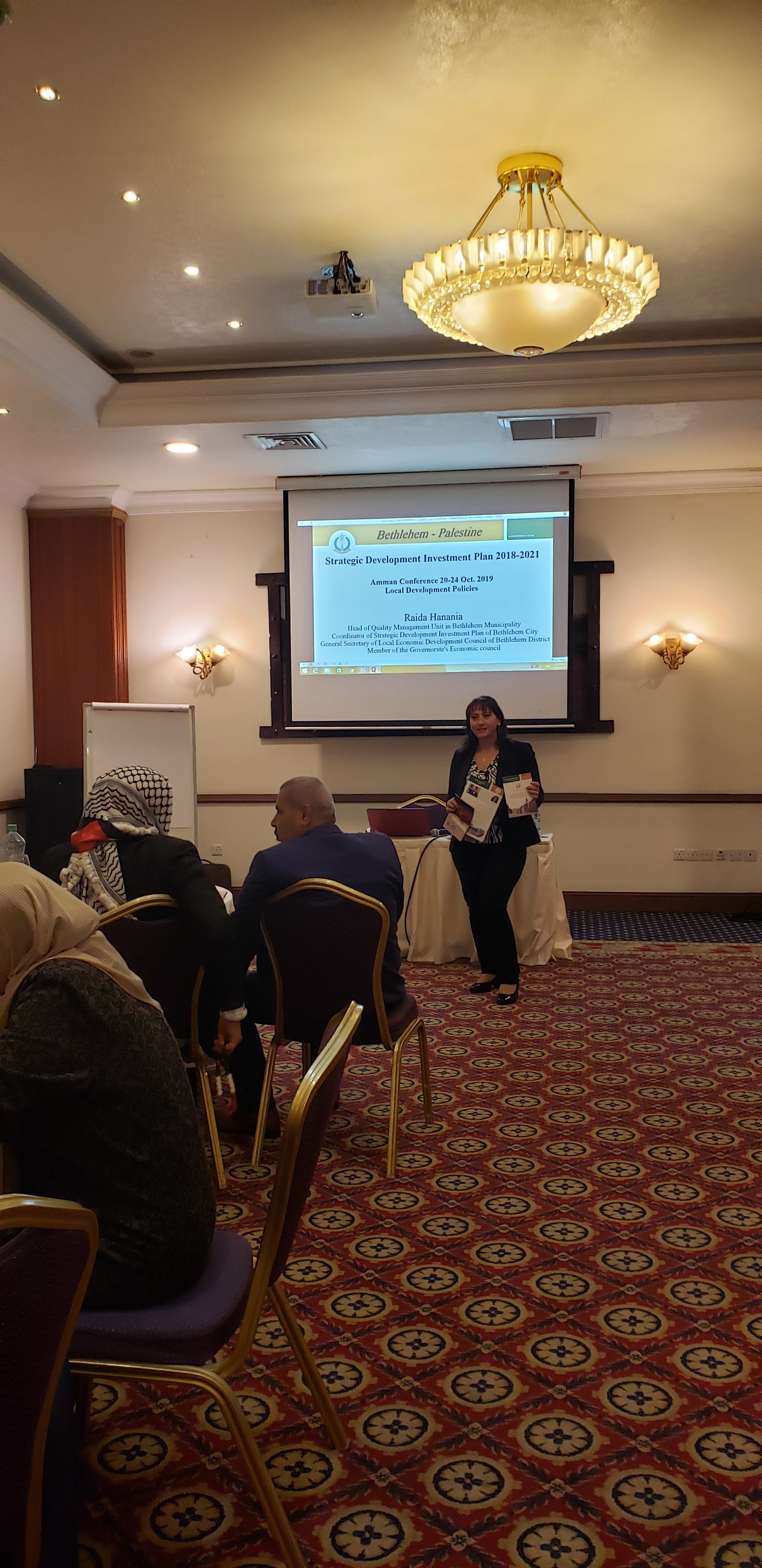 رئيسة وحدة التخطيط الاستراتيجي والجودة في بلدية بيت لحم تشارك في تدريب تحت عنوان: "تطوير سياسات التنمية المحلية وتطبيقات اللامركزية" في عمان