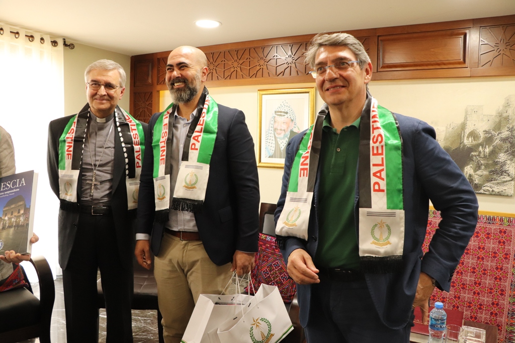 رئيس بلدية بيت لحم يستقبل وفداً من بريشا يترأسه رئيس بلديتها ومطران المنطقة