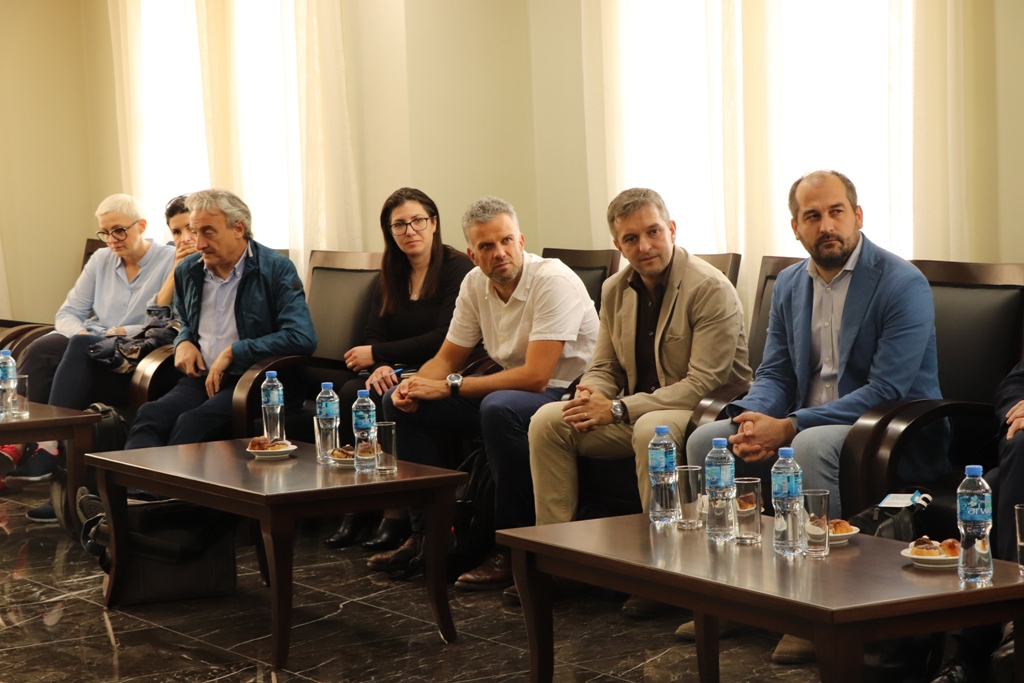 رئيس بلدية بيت لحم يستقبل وفداً من بريشا يترأسه رئيس بلديتها ومطران المنطقة