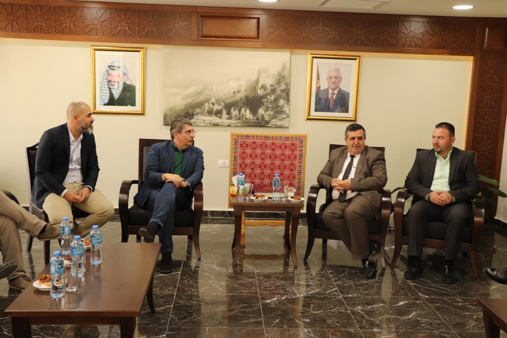 رئيس بلدية بيت لحم يستقبل وفداً من بريشا يترأسه رئيس بلديتها ومطران المنطقة