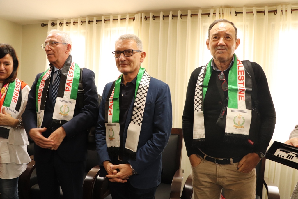 رئيس بلدية بيت لحم يستقبل وفداً من بريشا يترأسه رئيس بلديتها ومطران المنطقة