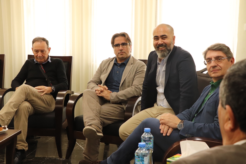 رئيس بلدية بيت لحم يستقبل وفداً من بريشا يترأسه رئيس بلديتها ومطران المنطقة