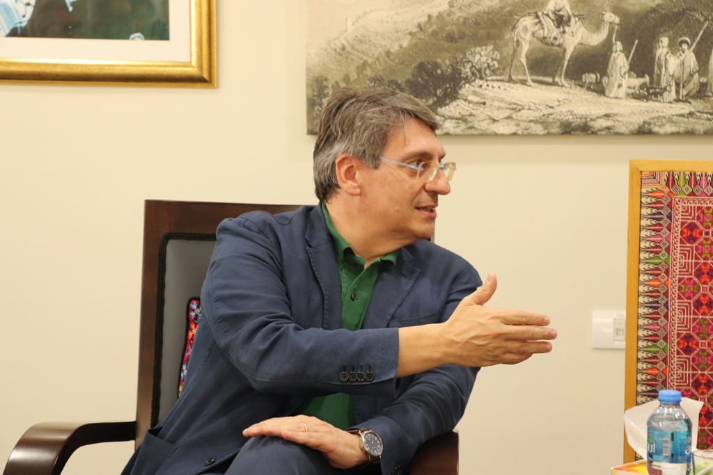 رئيس بلدية بيت لحم يستقبل وفداً من بريشا يترأسه رئيس بلديتها ومطران المنطقة