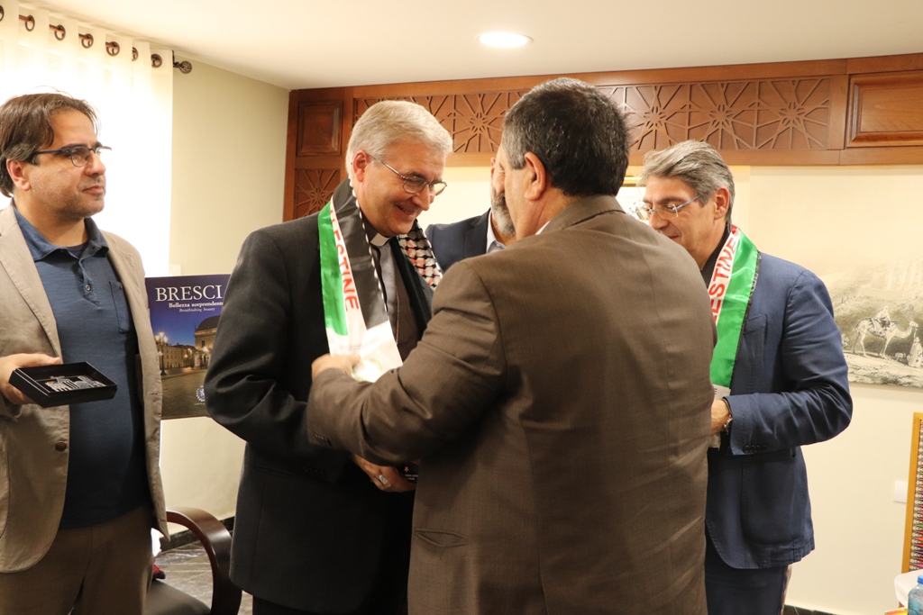 رئيس بلدية بيت لحم يستقبل وفداً من بريشا يترأسه رئيس بلديتها ومطران المنطقة