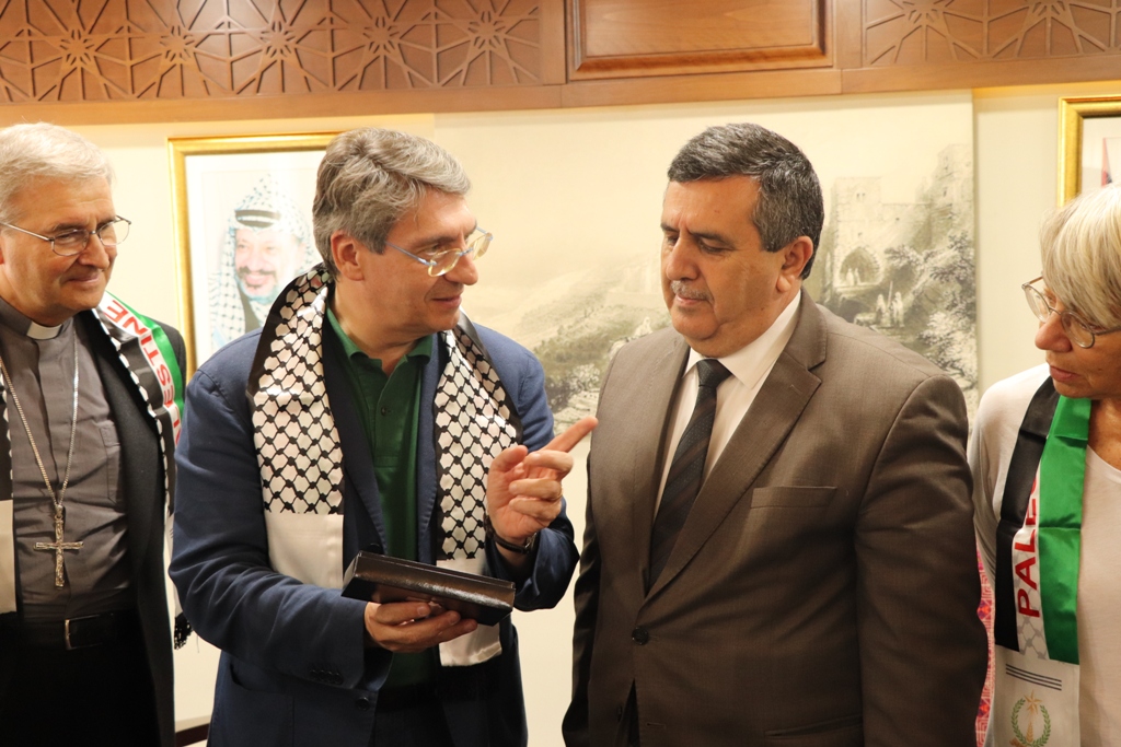 رئيس بلدية بيت لحم يستقبل وفداً من بريشا يترأسه رئيس بلديتها ومطران المنطقة