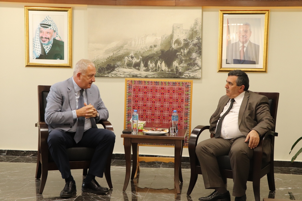 رئيس بلدية بيت لحم يستقبل ممثل جمهورية روسيا الاتحادية الجديد لدى دولة فلسطين ويطلعه على التطورات في مشروع تأهيل (شارع النجمة وتفرعاته)