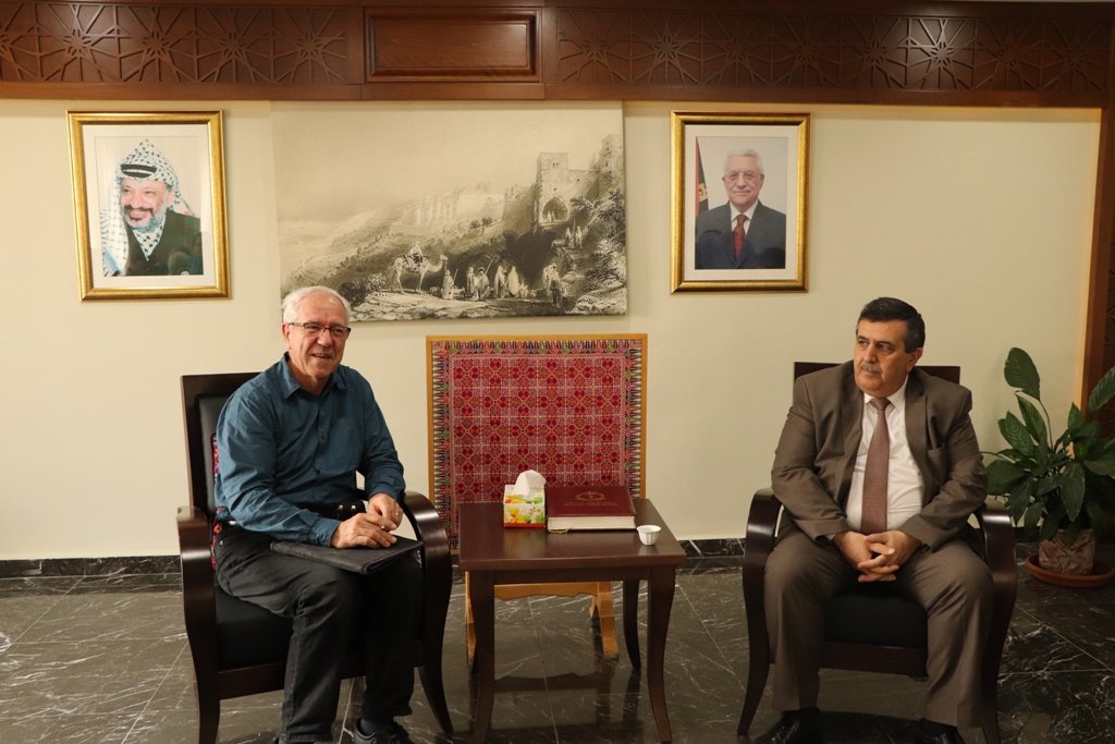 رئيس بلدية بيت لحم يستقبل وفداً من مدينة مونبلييه الفرنسية المتوأمة مع بيت لحم