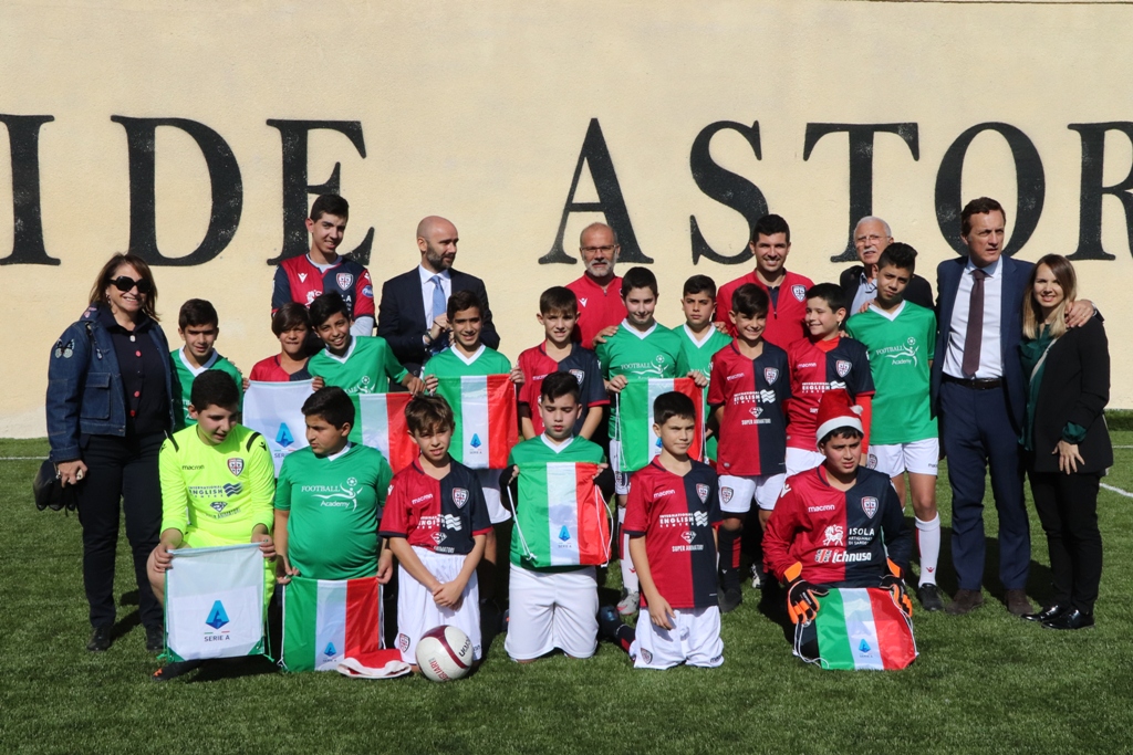 توقيع اتفاقية توأمة بين بلديتي بيت لحم وفربانيا الإيطالية ضمن فعاليات كأس عيد الميلاد للسلام في ملعب دافيدي استوري في بيت لحم