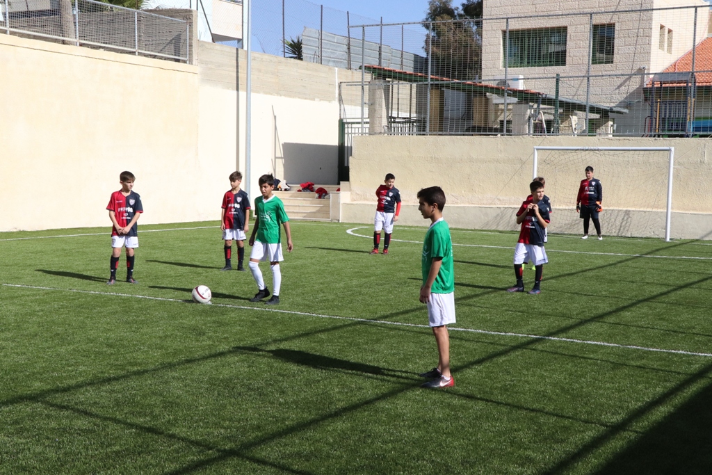 توقيع اتفاقية توأمة بين بلديتي بيت لحم وفربانيا الإيطالية ضمن فعاليات كأس عيد الميلاد للسلام في ملعب دافيدي استوري في بيت لحم