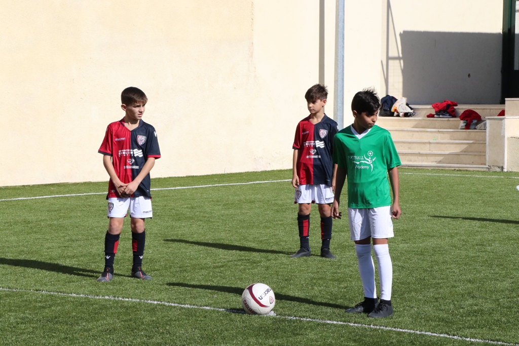 توقيع اتفاقية توأمة بين بلديتي بيت لحم وفربانيا الإيطالية ضمن فعاليات كأس عيد الميلاد للسلام في ملعب دافيدي استوري في بيت لحم