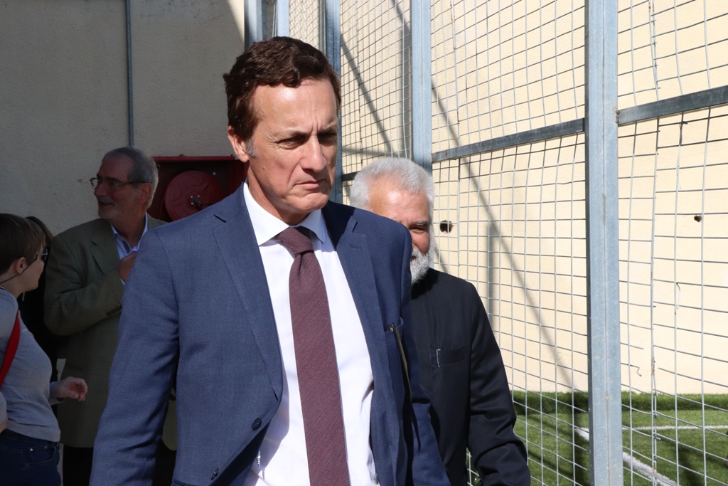 توقيع اتفاقية توأمة بين بلديتي بيت لحم وفربانيا الإيطالية ضمن فعاليات كأس عيد الميلاد للسلام في ملعب دافيدي استوري في بيت لحم