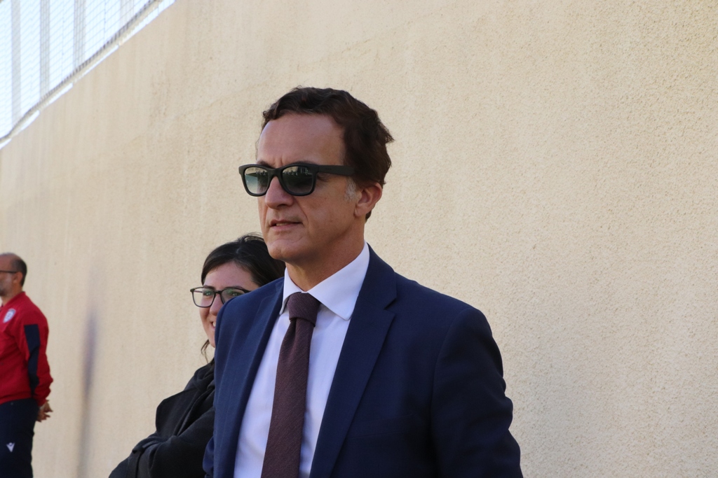 توقيع اتفاقية توأمة بين بلديتي بيت لحم وفربانيا الإيطالية ضمن فعاليات كأس عيد الميلاد للسلام في ملعب دافيدي استوري في بيت لحم