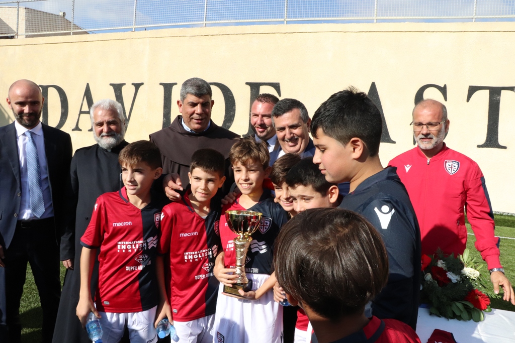 توقيع اتفاقية توأمة بين بلديتي بيت لحم وفربانيا الإيطالية ضمن فعاليات كأس عيد الميلاد للسلام في ملعب دافيدي استوري في بيت لحم