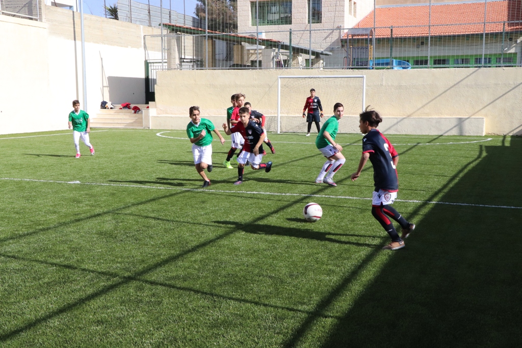 توقيع اتفاقية توأمة بين بلديتي بيت لحم وفربانيا الإيطالية ضمن فعاليات كأس عيد الميلاد للسلام في ملعب دافيدي استوري في بيت لحم