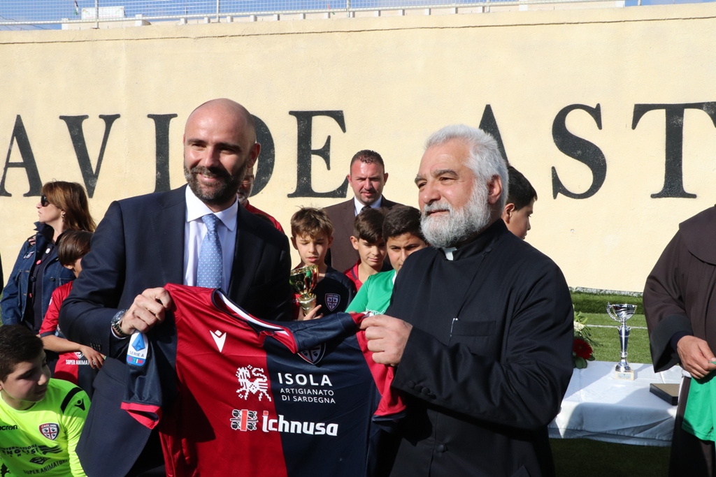 توقيع اتفاقية توأمة بين بلديتي بيت لحم وفربانيا الإيطالية ضمن فعاليات كأس عيد الميلاد للسلام في ملعب دافيدي استوري في بيت لحم