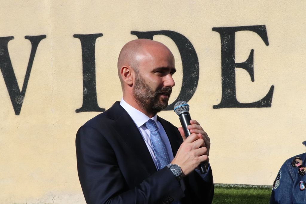 توقيع اتفاقية توأمة بين بلديتي بيت لحم وفربانيا الإيطالية ضمن فعاليات كأس عيد الميلاد للسلام في ملعب دافيدي استوري في بيت لحم