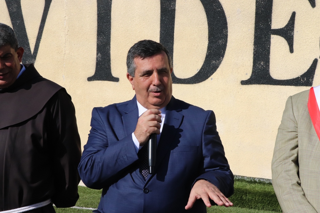 توقيع اتفاقية توأمة بين بلديتي بيت لحم وفربانيا الإيطالية ضمن فعاليات كأس عيد الميلاد للسلام في ملعب دافيدي استوري في بيت لحم