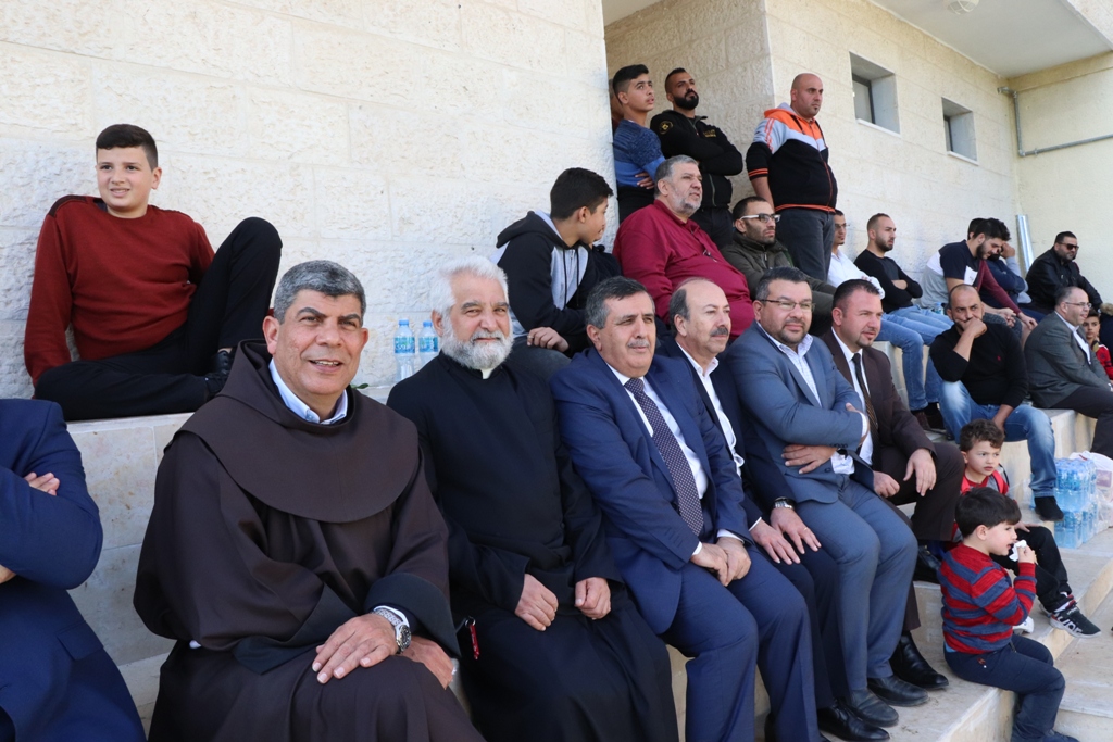 توقيع اتفاقية توأمة بين بلديتي بيت لحم وفربانيا الإيطالية ضمن فعاليات كأس عيد الميلاد للسلام في ملعب دافيدي استوري في بيت لحم