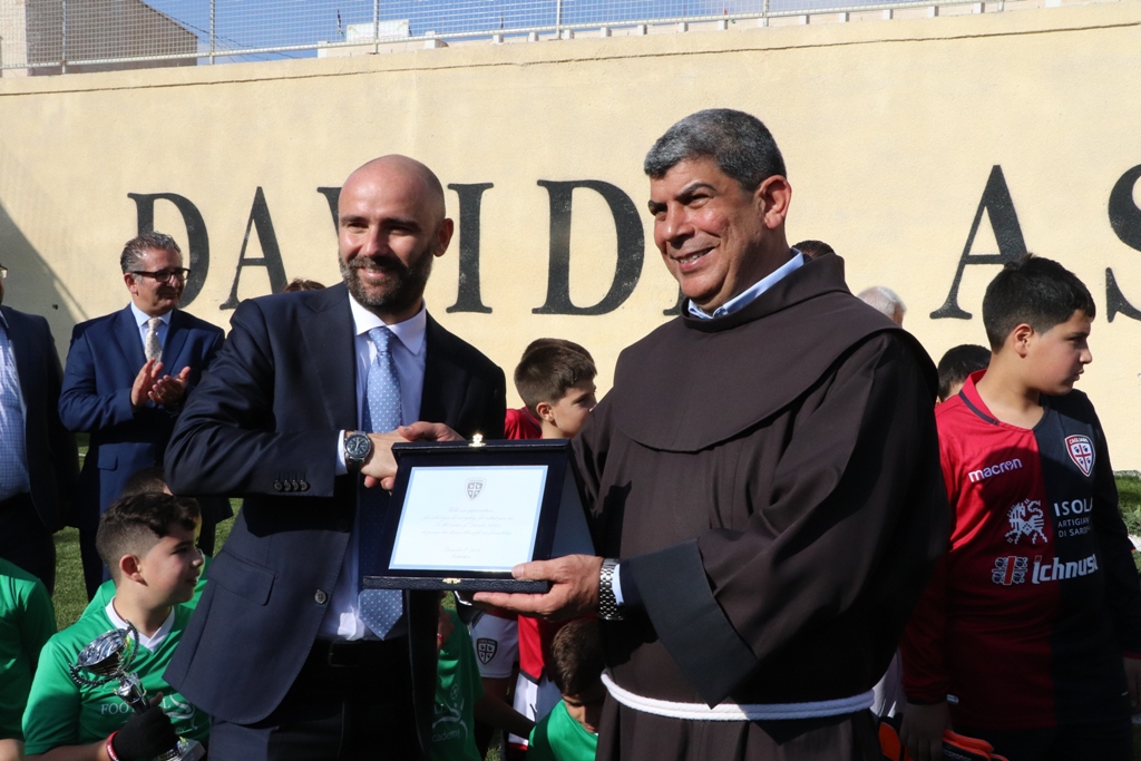 توقيع اتفاقية توأمة بين بلديتي بيت لحم وفربانيا الإيطالية ضمن فعاليات كأس عيد الميلاد للسلام في ملعب دافيدي استوري في بيت لحم