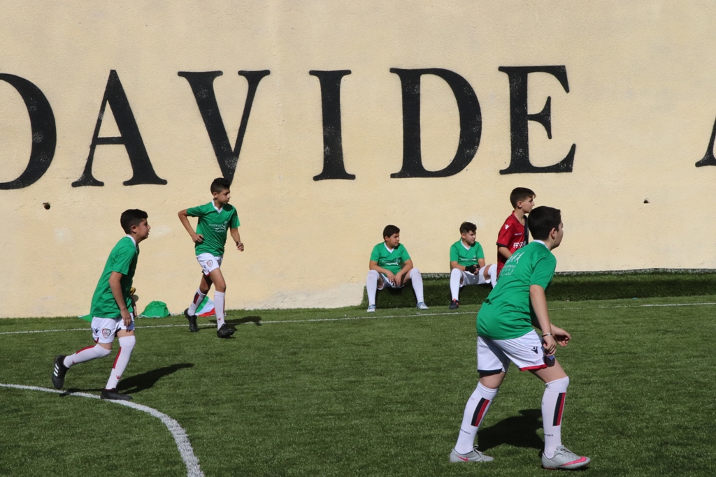 توقيع اتفاقية توأمة بين بلديتي بيت لحم وفربانيا الإيطالية ضمن فعاليات كأس عيد الميلاد للسلام في ملعب دافيدي استوري في بيت لحم