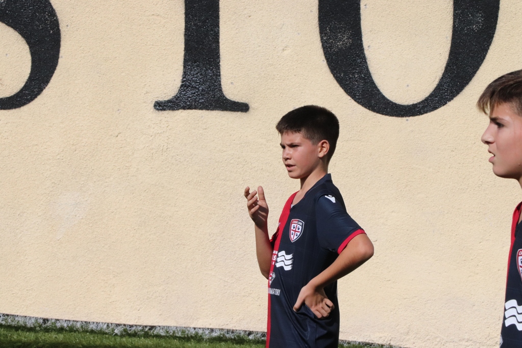 توقيع اتفاقية توأمة بين بلديتي بيت لحم وفربانيا الإيطالية ضمن فعاليات كأس عيد الميلاد للسلام في ملعب دافيدي استوري في بيت لحم