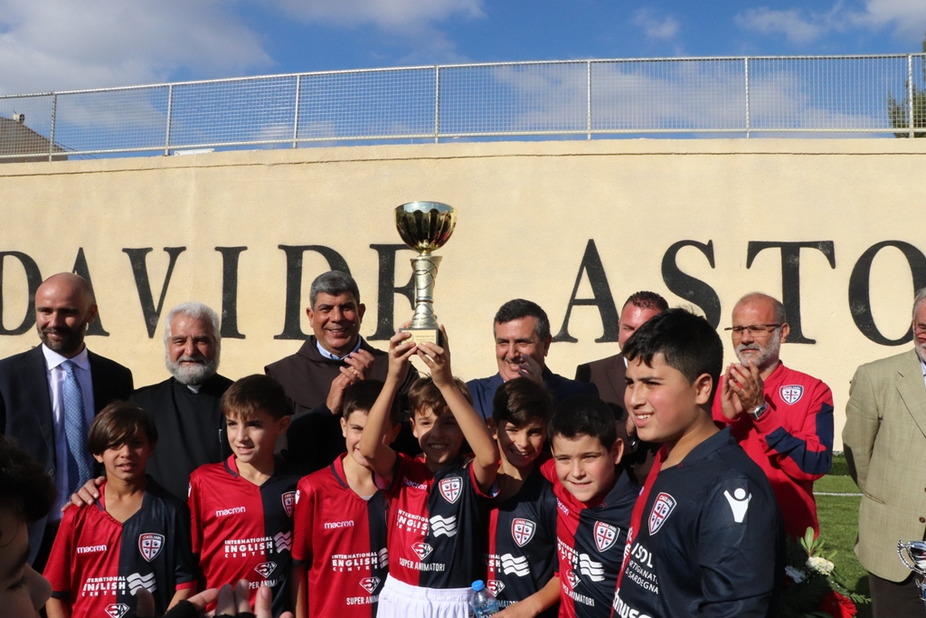 توقيع اتفاقية توأمة بين بلديتي بيت لحم وفربانيا الإيطالية ضمن فعاليات كأس عيد الميلاد للسلام في ملعب دافيدي استوري في بيت لحم