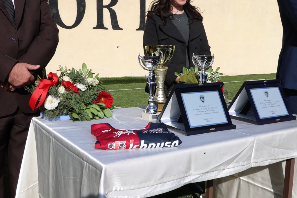 توقيع اتفاقية توأمة بين بلديتي بيت لحم وفربانيا الإيطالية ضمن فعاليات كأس عيد الميلاد للسلام في ملعب دافيدي استوري في بيت لحم