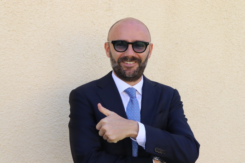 توقيع اتفاقية توأمة بين بلديتي بيت لحم وفربانيا الإيطالية ضمن فعاليات كأس عيد الميلاد للسلام في ملعب دافيدي استوري في بيت لحم