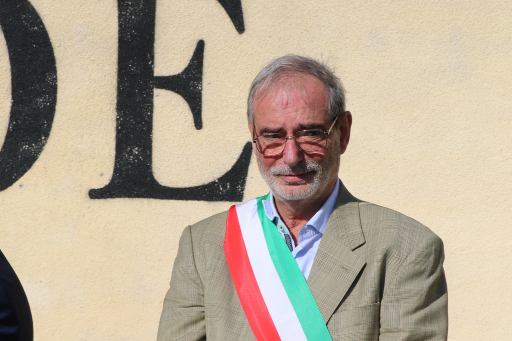 توقيع اتفاقية توأمة بين بلديتي بيت لحم وفربانيا الإيطالية ضمن فعاليات كأس عيد الميلاد للسلام في ملعب دافيدي استوري في بيت لحم