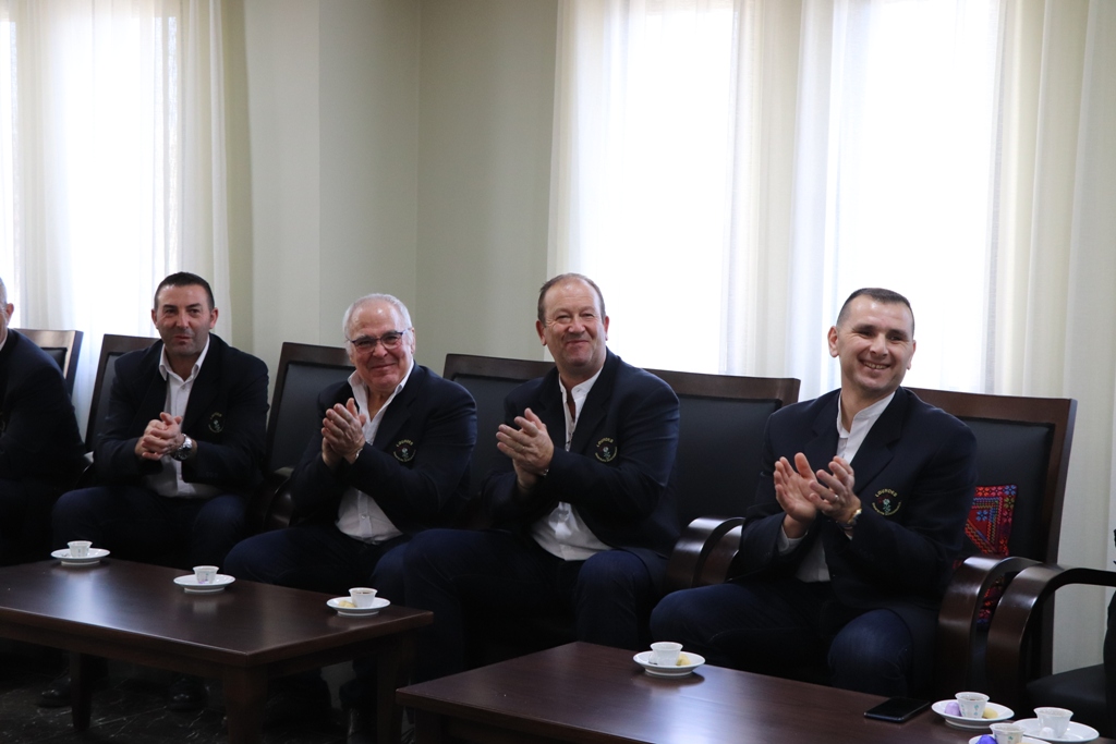 بلدية بيت لحم تستقبل 10 وفود من مدن متوأمة وشريكة  والمعهد الأرزق من روما يتبرع بمعدات طبية لبلدية بيت لحم