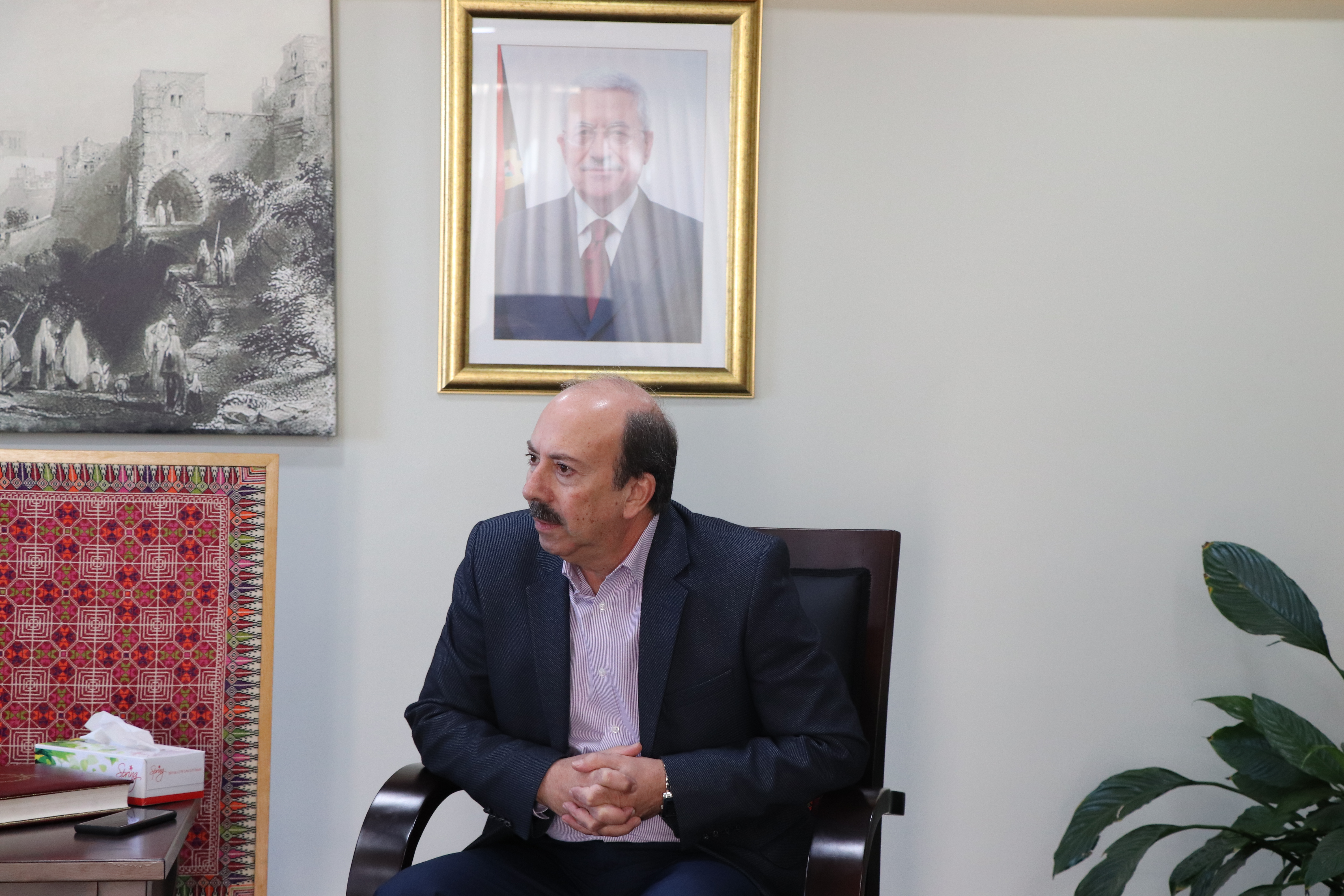 بلدية بيت لحم تستقبل 10 وفود من مدن متوأمة وشريكة  والمعهد الأرزق من روما يتبرع بمعدات طبية لبلدية بيت لحم