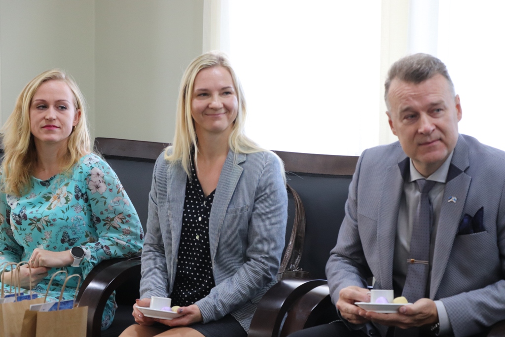 بلدية بيت لحم تستقبل 10 وفود من مدن متوأمة وشريكة  والمعهد الأرزق من روما يتبرع بمعدات طبية لبلدية بيت لحم