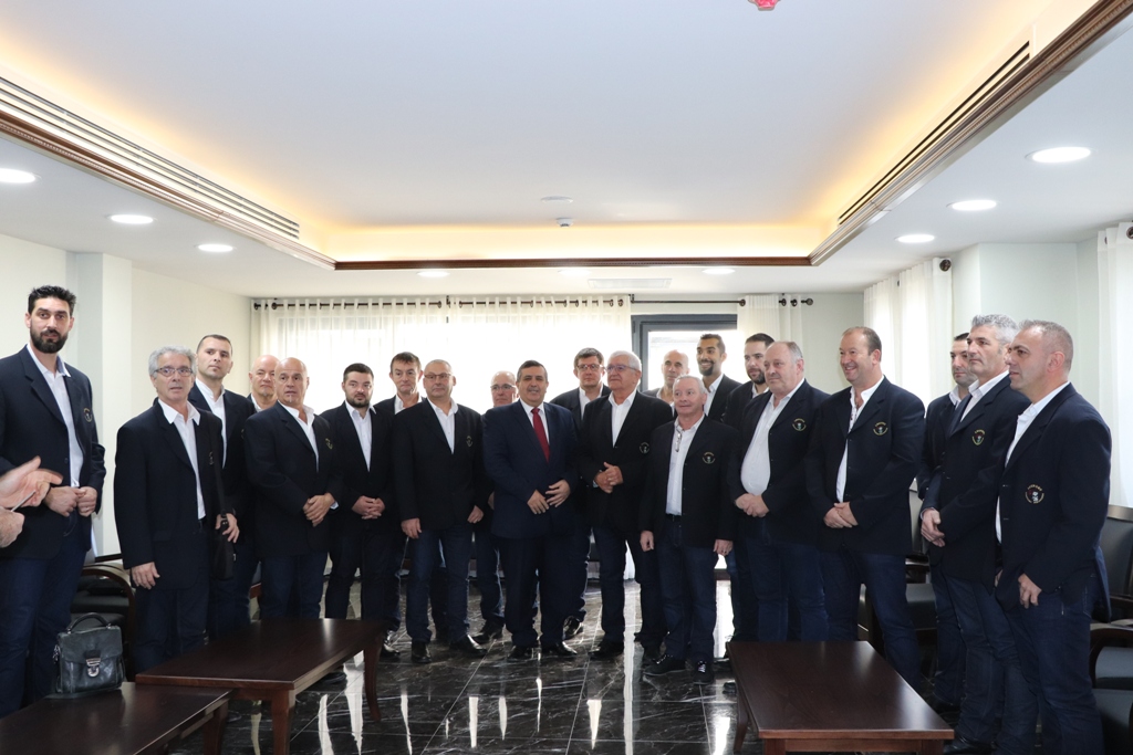 بلدية بيت لحم تستقبل 10 وفود من مدن متوأمة وشريكة  والمعهد الأرزق من روما يتبرع بمعدات طبية لبلدية بيت لحم