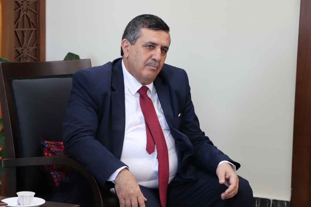 بلدية بيت لحم تستقبل 10 وفود من مدن متوأمة وشريكة  والمعهد الأرزق من روما يتبرع بمعدات طبية لبلدية بيت لحم